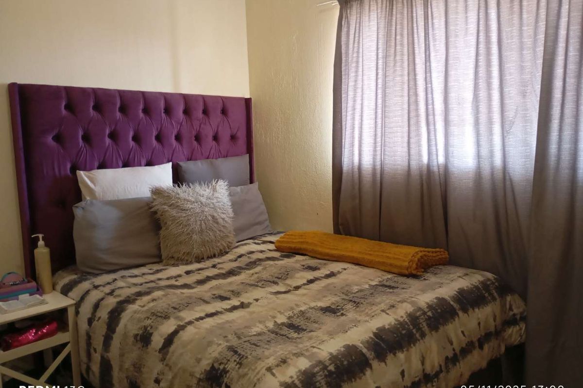 Upstairs Two Bedroom Unit in CBD - Photo 5