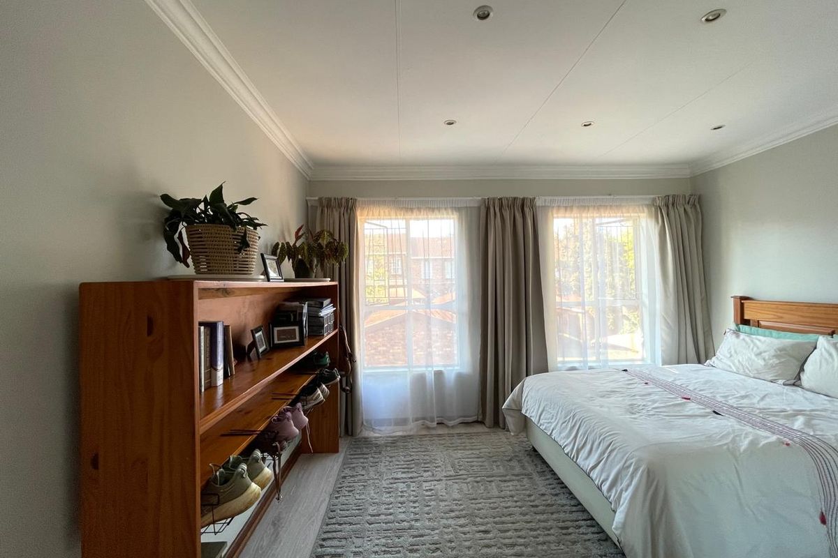 . "Discover Your Dream Home: Open-Plan Modern Living - Photo 4