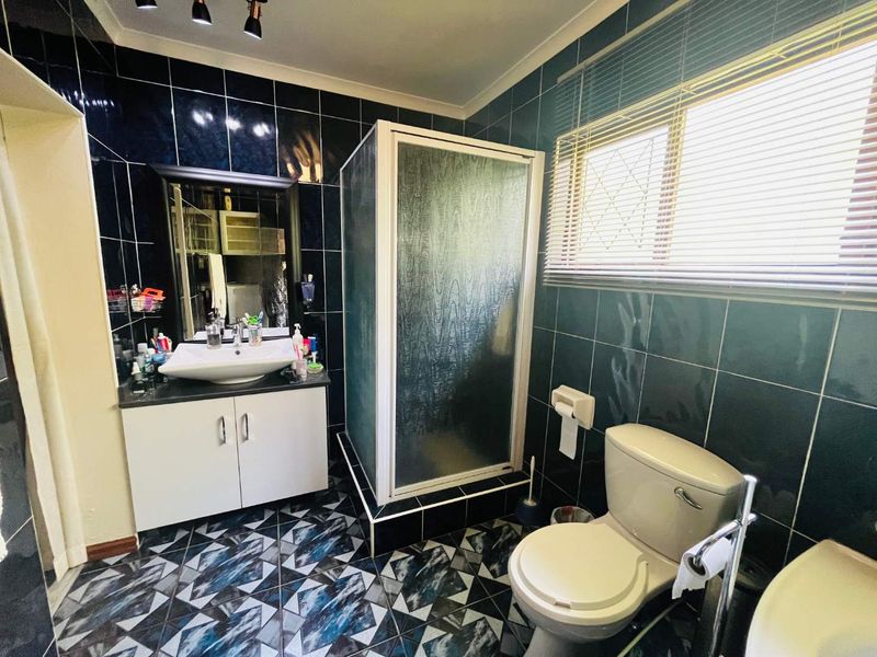 Hendra - Glen Hills home with 2 additional dwellings - Great income potential ! - Photo 10