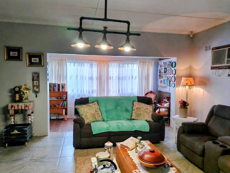 BEAUTIFUL FAMILY HOME WITH 2 FLATLETS-MOVE-IN-READY! - Photo 7