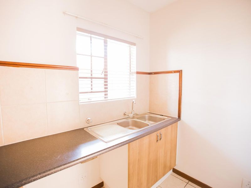 2 Bedroom Townhouse With A Private Garden - Photo 6