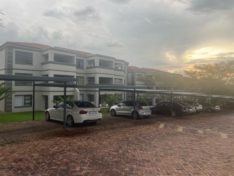 Best value Great 2 bed 2 bath apartment in Sunninghill - Photo 2