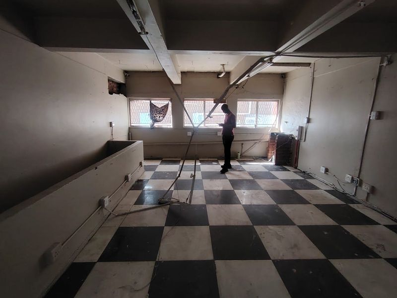 Prime Retail Space to Let in the CBD - Photo 9