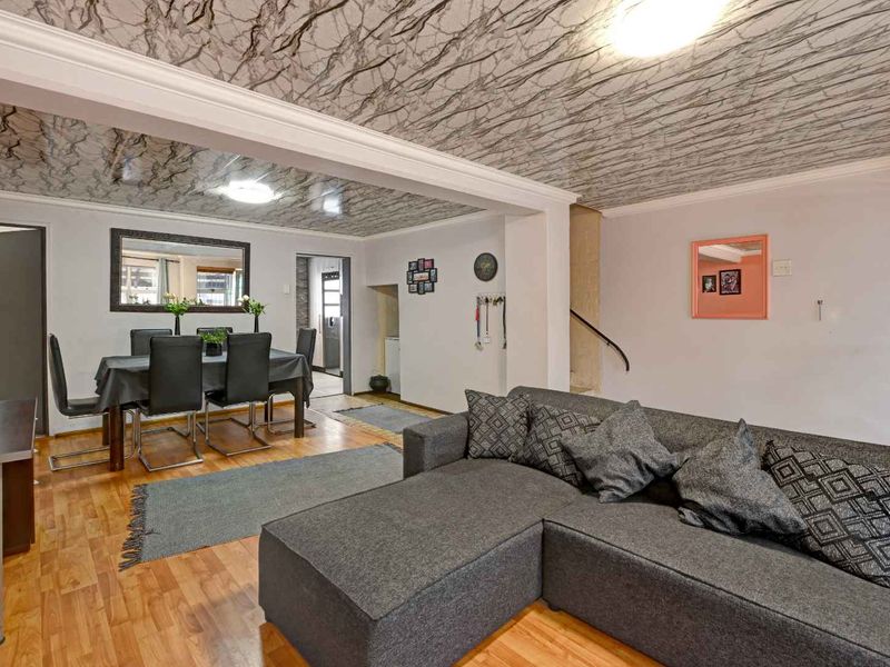 Beautiful 3 Bedroom corner-plot townhouse in Westridge - Photo 6