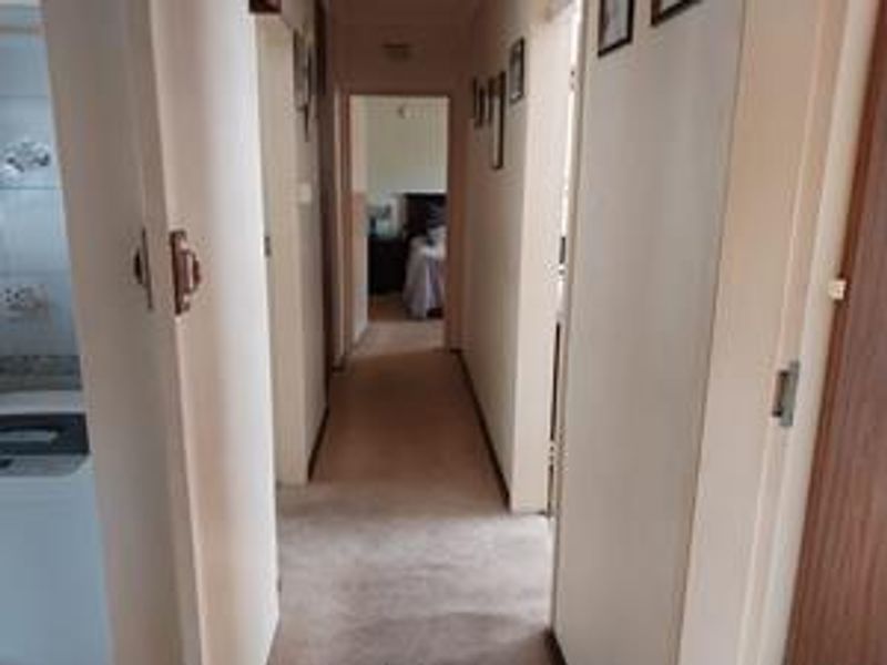 HUGE FAMILY HOME IN PRIME AREA - Photo 10