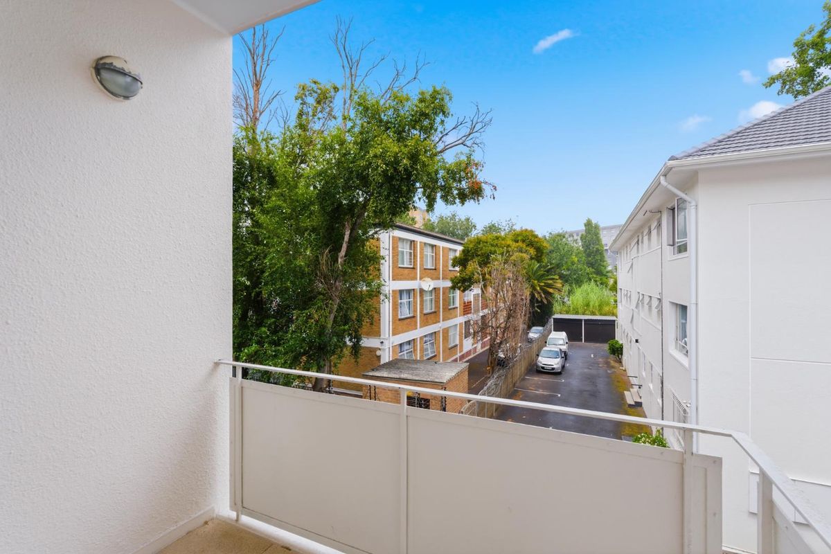 Light-Filled Flat in Sought-After Rondebosch Village - Photo 5