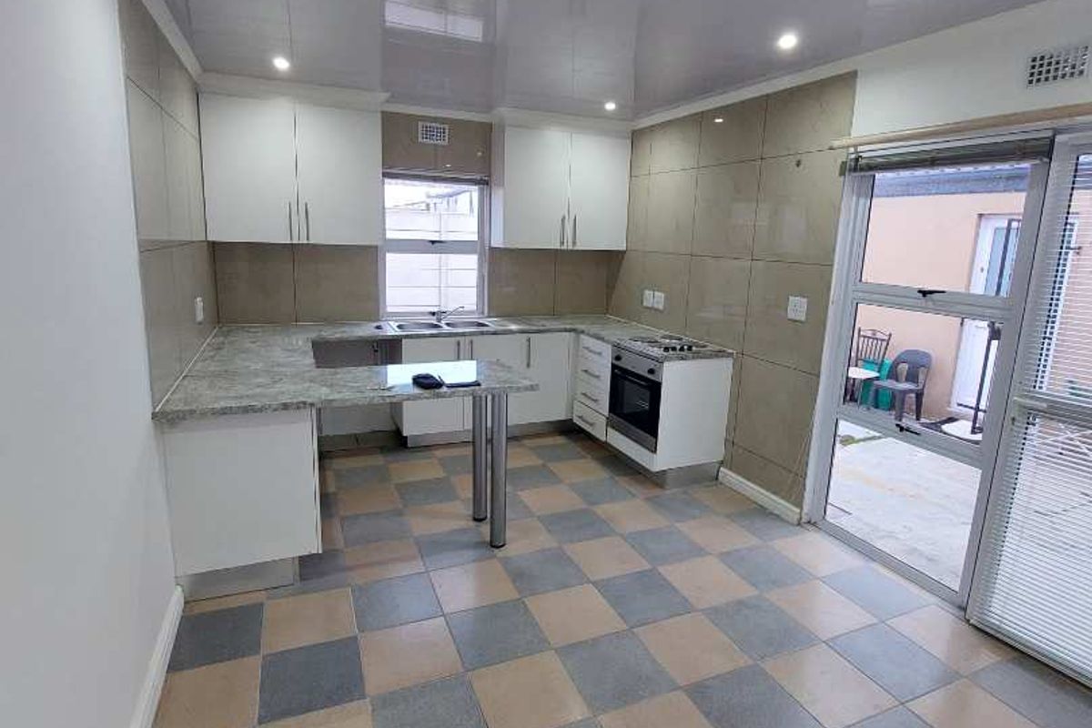 Spacious 1-Bedroom Separate Entrance for Rent in Sunnyside, Athlone - Photo 4