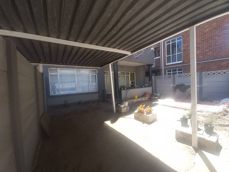 A SPACIOUS GROUND FLOOR APARTMENT - Photo 3