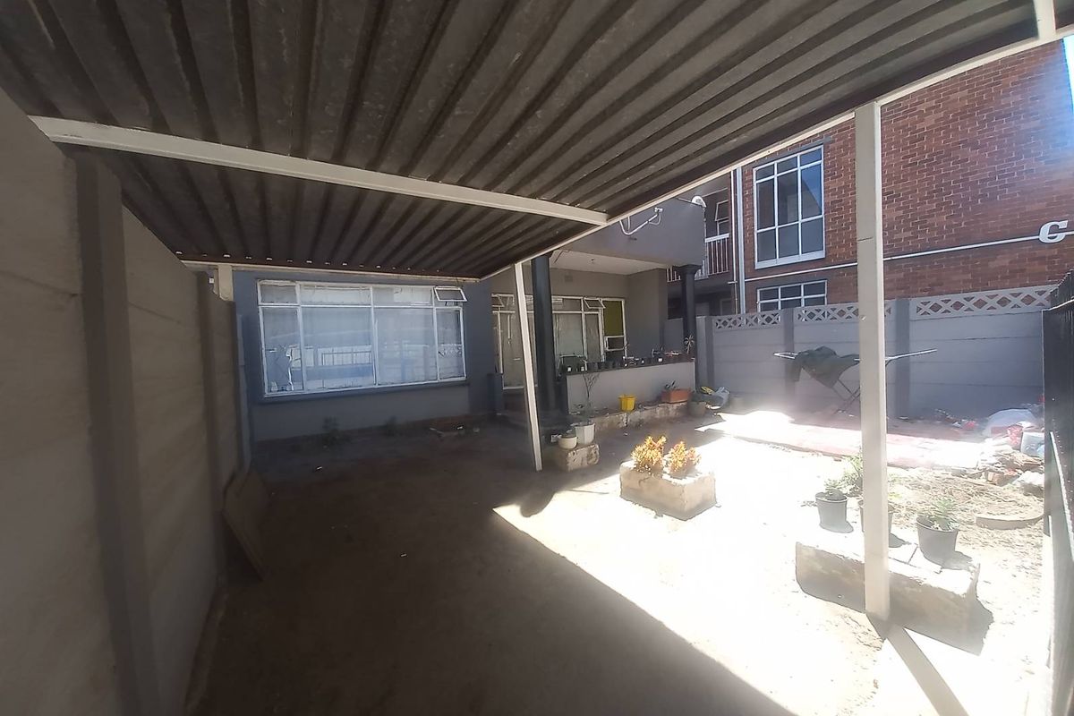 A SPACIOUS GROUND FLOOR APARTMENT - Photo 3