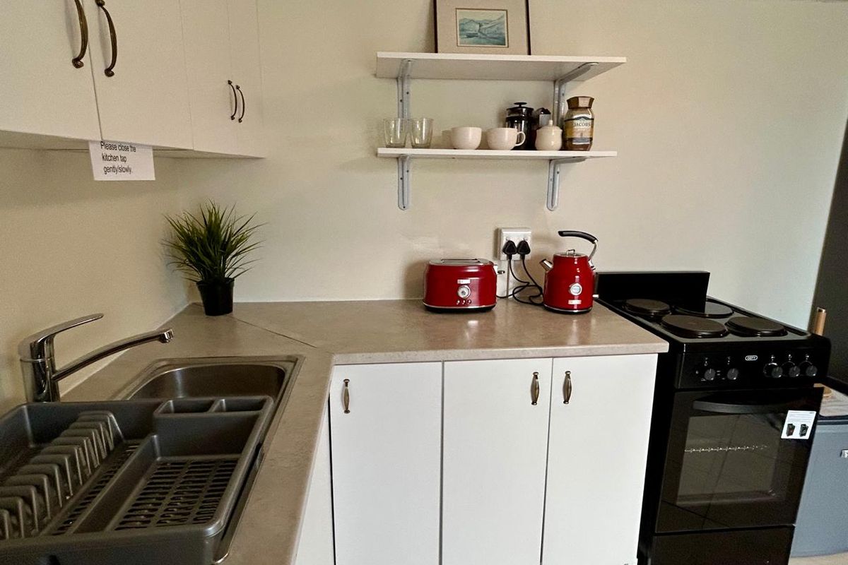 Furnished 2-Bed Apartment in Secure Hermanus Coastal Estate - Photo 3