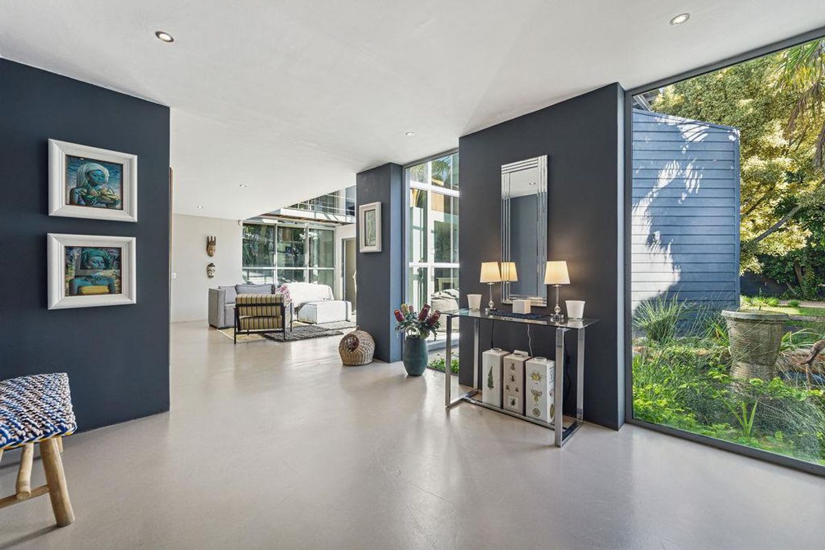 Industrial Style Luxurious Home - Photo 4