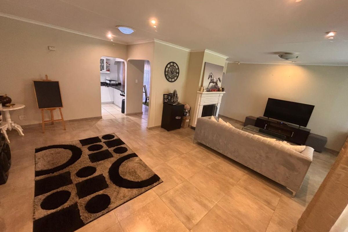 Spacious Family Townhouse To Rent in Secure Amberfield Estate, Hillcrest - Photo 5