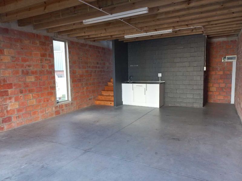 Secure unit within commercial business park! - Photo 1