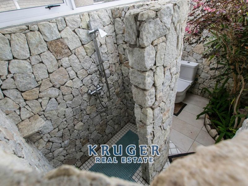 4-BEDROOM DOUBLE STOREY HOUSE WITH SWIMMING POOL - Photo 10