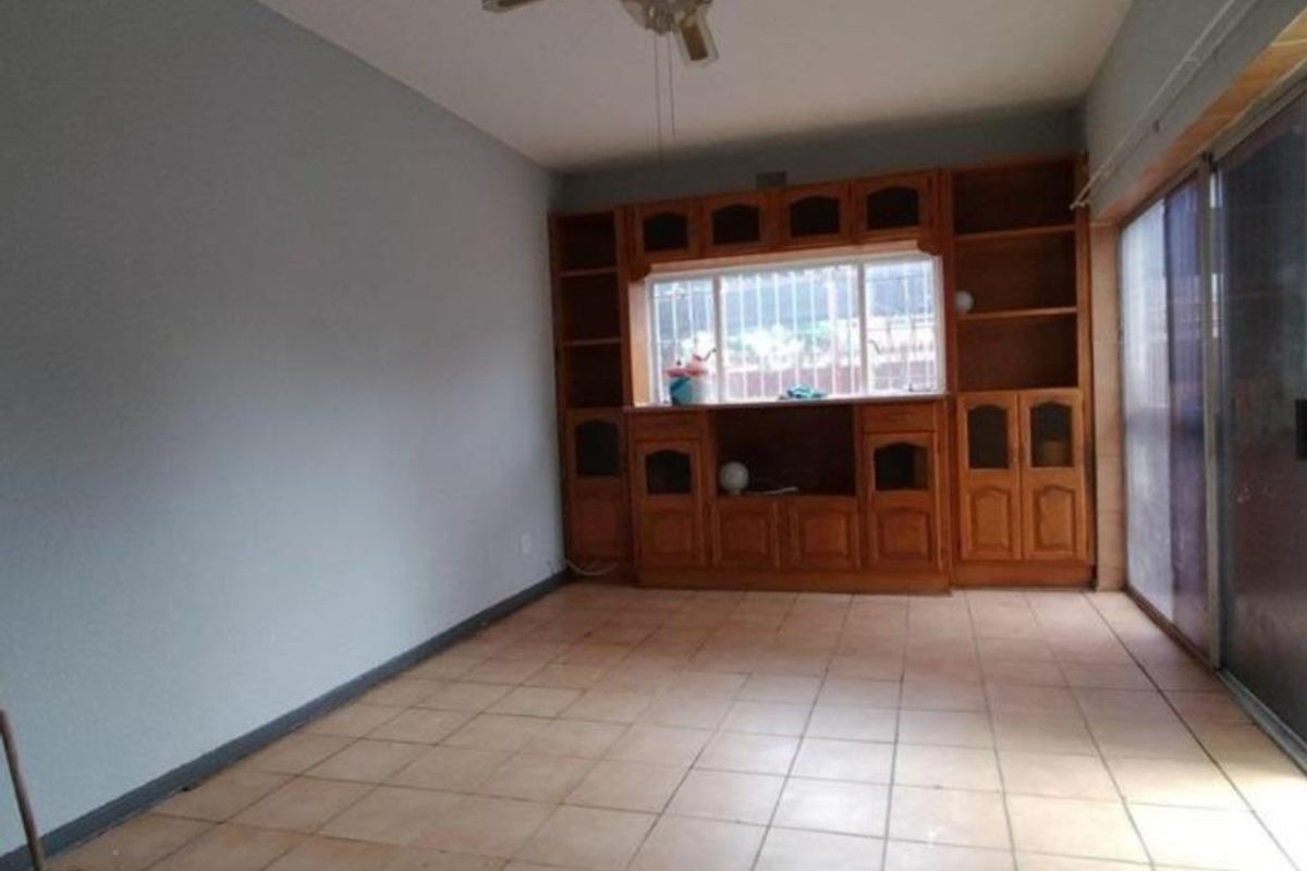 Two Bedroom Ground Floor Apartment for sale - Photo 2