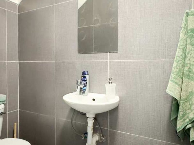 3-bedroom townhouse for sale - Photo 4