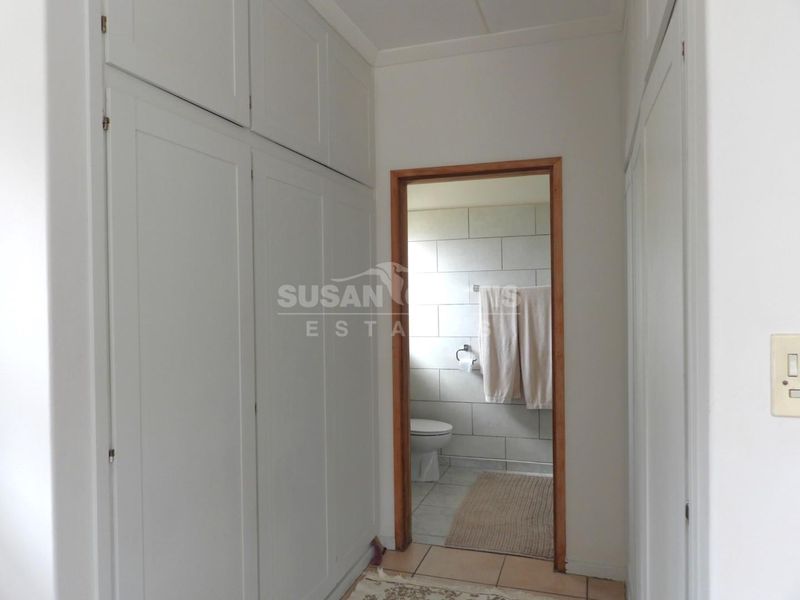 Comfortable family house with big erf - Photo 9