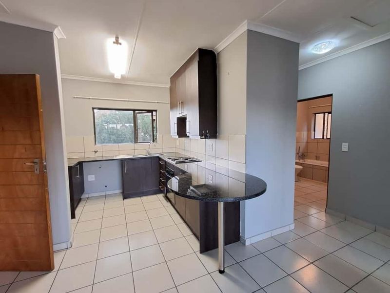 Modern Townhouse Near Malls & Schools, Pets Allowed! - Photo 5