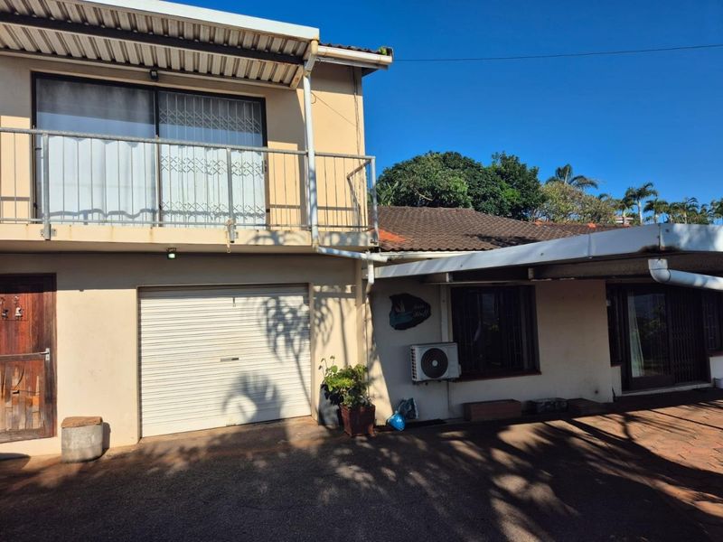 Spacious 4-Bedroom Family Home in heart of Brighton Beach , Plus private granny flat to supplement your income! - Photo 3