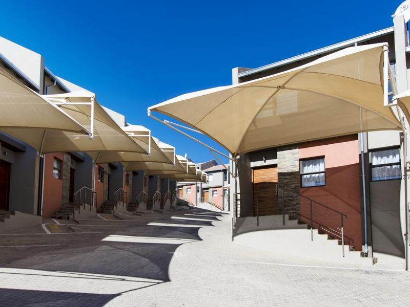 2 Bedroom Duplex Townhouse for Sale: - Inyati Complex, Kleine Kuppe - Photo 2