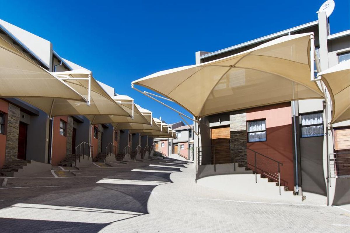 2 Bedroom Duplex Townhouse for Sale: - Inyati Complex, Kleine Kuppe - Photo 2