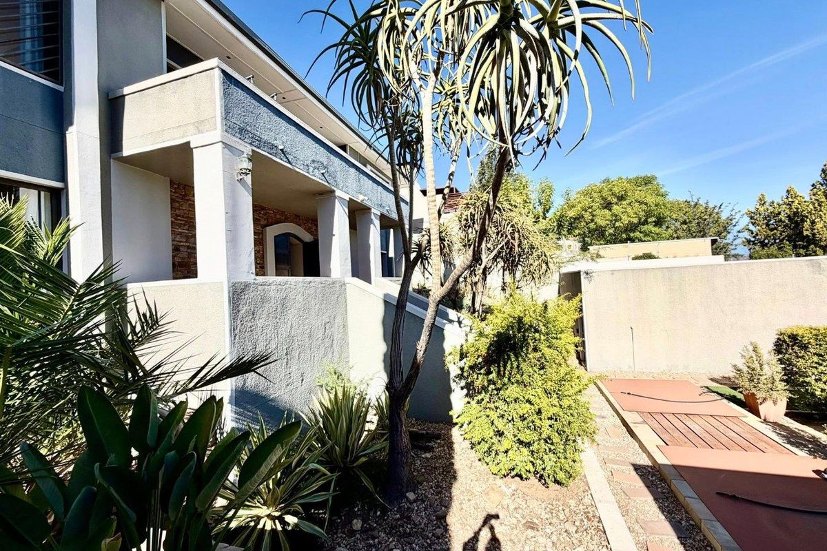4 Bedroom House For Sale in Luxury Hill - Photo 4