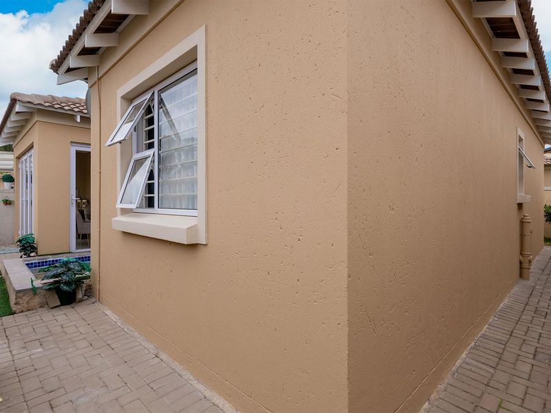 Modern, Move-In Ready 3 Bedroom Home in a Secure Estate in Pomona - Photo 4