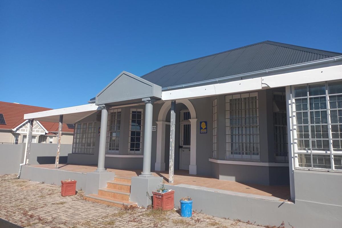 Freestanding corner property, on Cape Road! - Photo 3