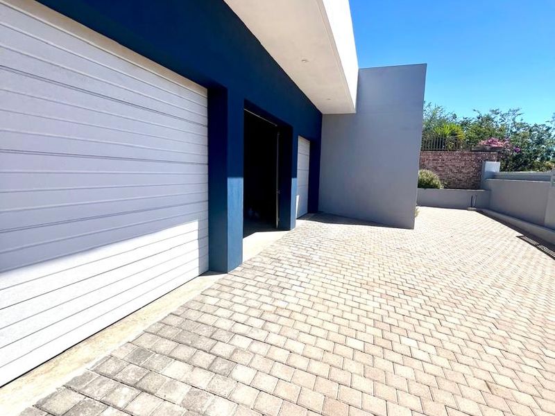 Spectacular Mansion in Prestigious Auasblick | N$15,800,000 - Photo 4