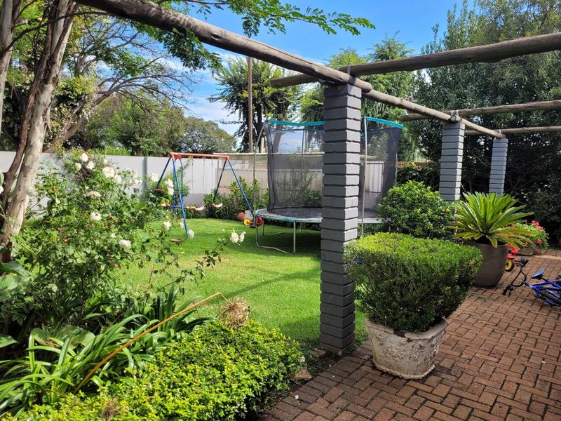 4 Bedroom House For Sale in Vanderbijlpark SW1 - Photo 3