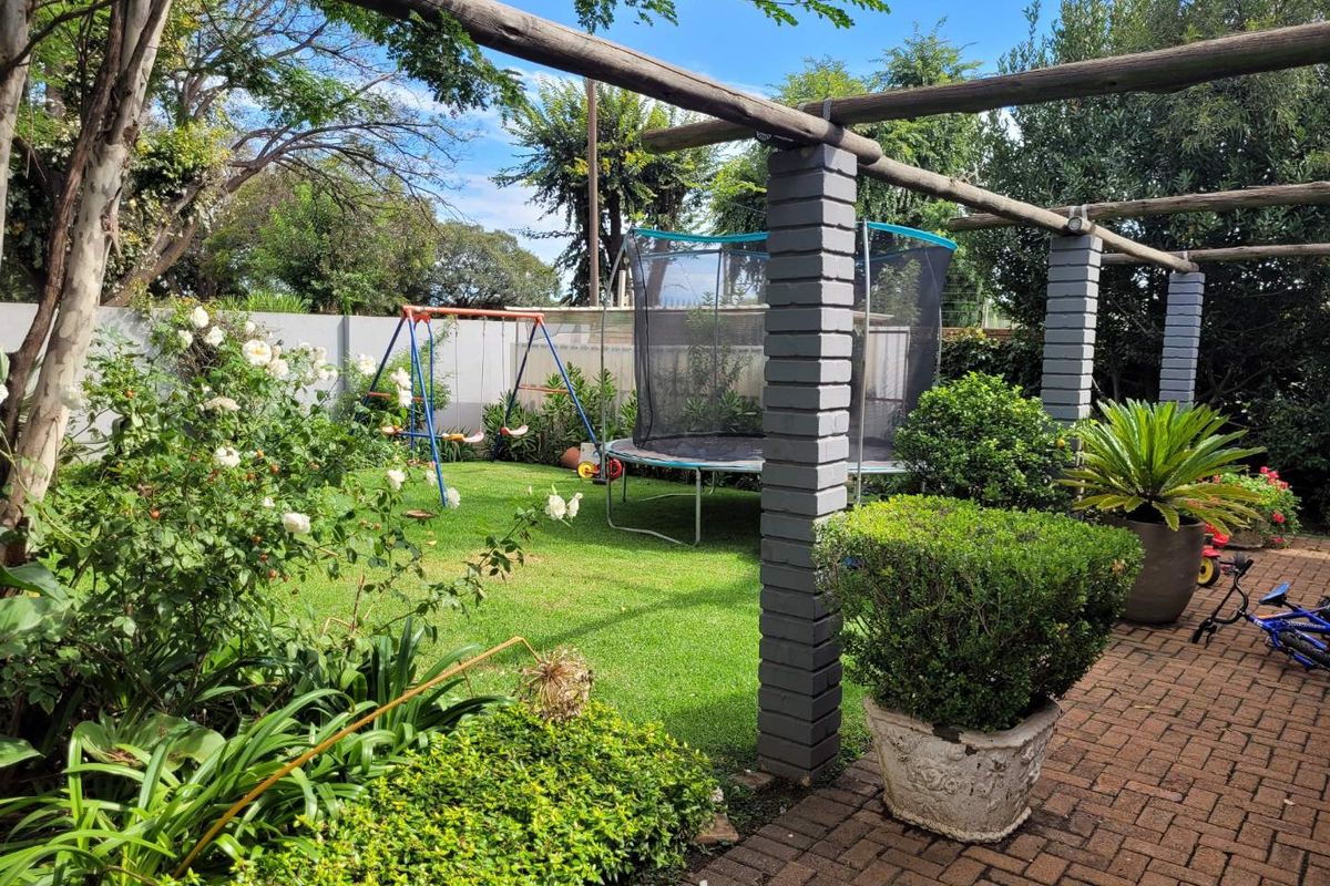 4 Bedroom House For Sale in Vanderbijlpark SW1 - Photo 3