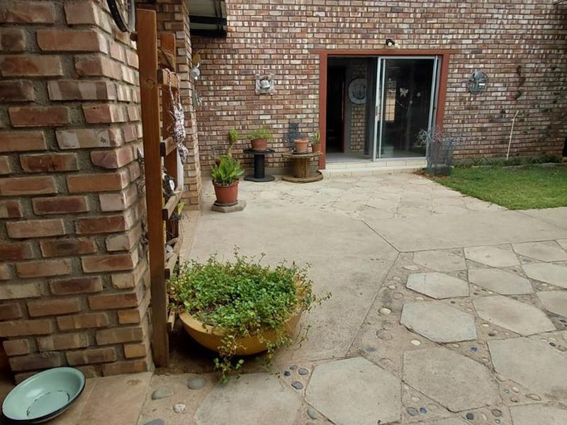 Rustic Elegance in Omaruru! - Photo 5