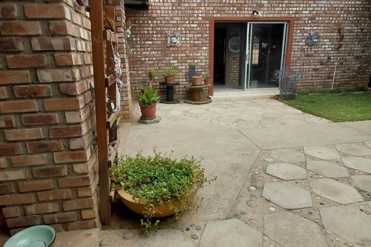Rustic Elegance in Omaruru! - Photo 5