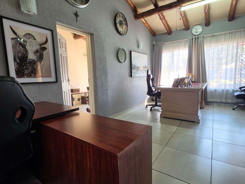 4 Bedroom House for Sale in Brackendowns - Photo 5