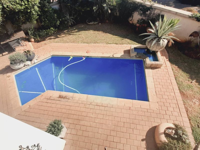 . "Your Dream Home: Balcony, Pool, Garden & Spacious Interiors" - Photo 3