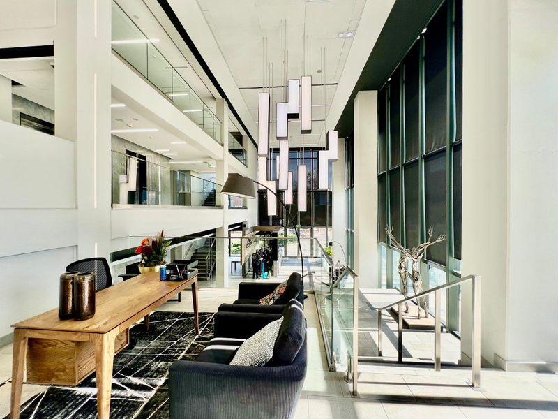 Luxury Meets Convenience in Rosebank’s Manhattan-Inspired Residence - Photo 9