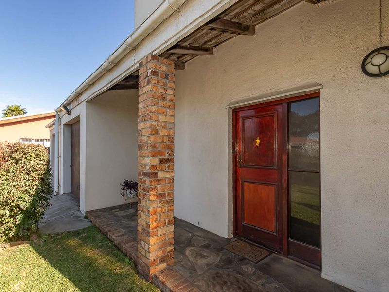 4 Bed Double Storey family home - Photo 3
