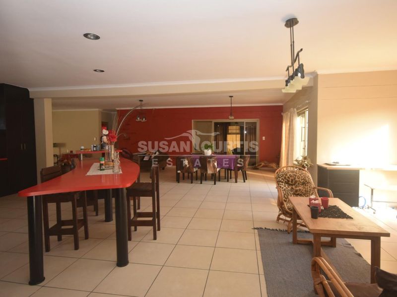 Big open house for the entertaining family - Photo 8