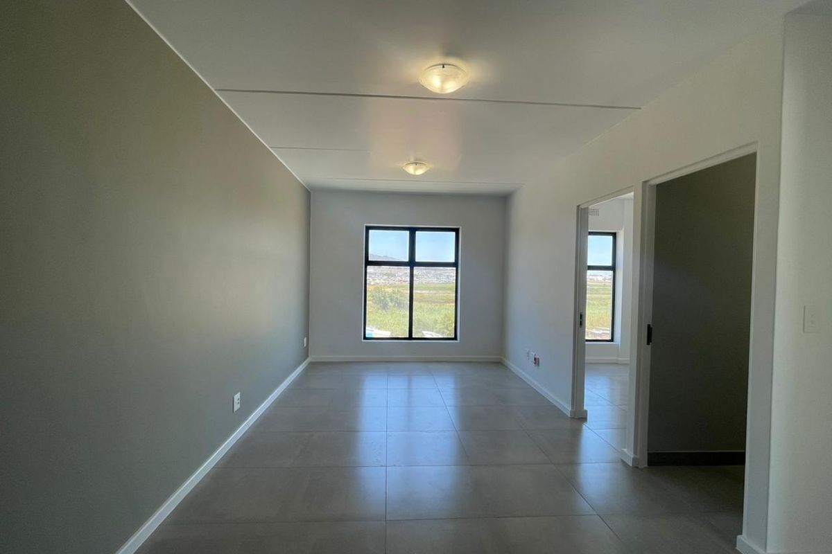 Brand New 2-Bedroom Apartment for Sale – River Views, Rivergate - Photo 2