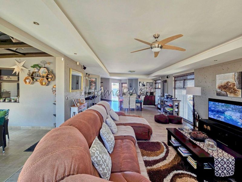 Afrodite Beach, Walvis Bay:  Upmarket 5 Bedr Multi-level home is for Sale - Photo 6