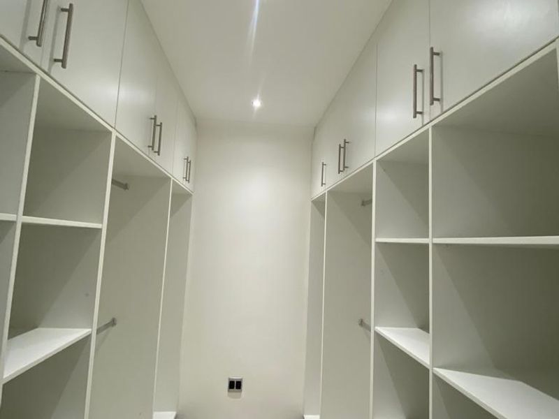 Family Home with Income-Generating Flat in Prime Academia - Photo 8