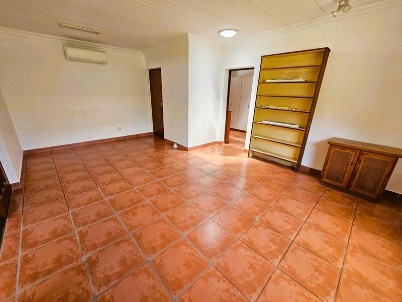 Spacious Garden Cottage with Exceptional Living Space (Please note: this unit is strictly for one person only.) - Photo 10