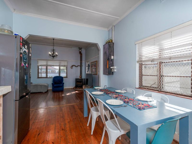 Charmimg Family home with Potential - Photo 8