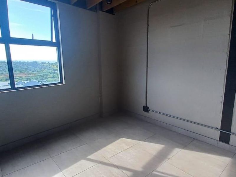 Stylish 3-Bedroom Loft Apartment – Modern Living Across Two Levels - Photo 9