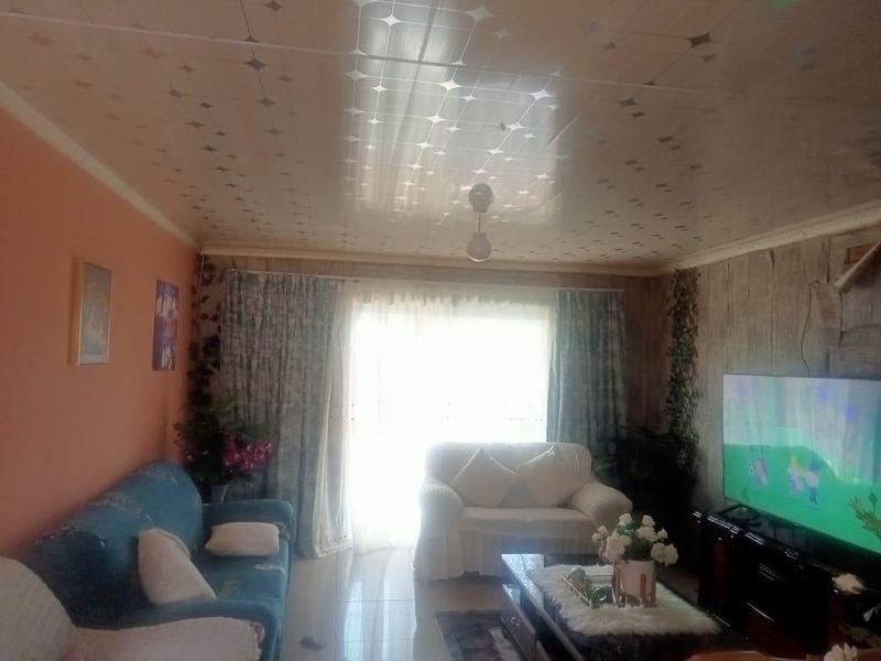 Apartment for Sale in Newcastle Central. - Photo 9