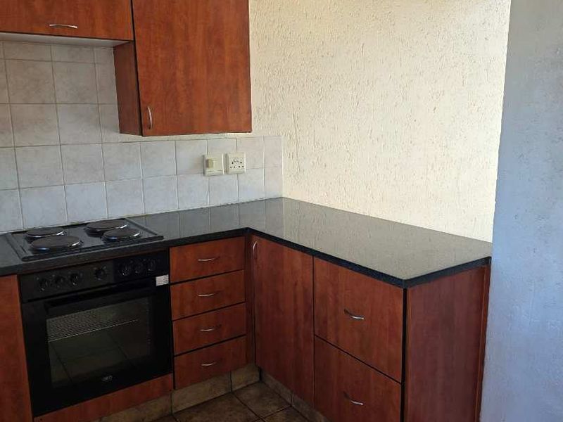 LOCK UP AND GO LOFT APARTMENT - Photo 7