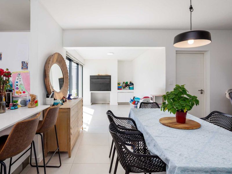 Three-Bedroom Family Home to Rent in Paarl Valleij Lifestyle Estate & Farm - Photo 3