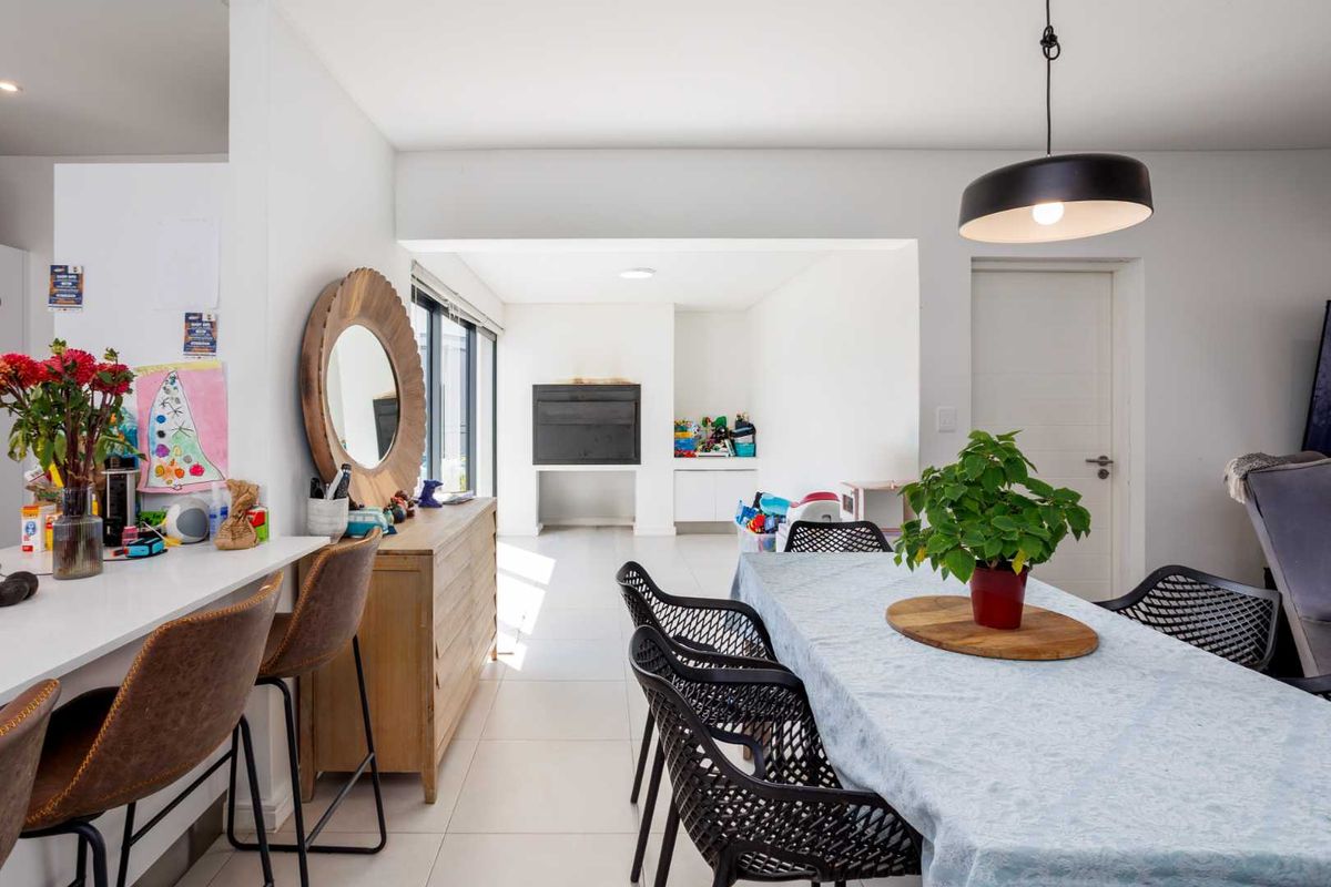 Three-Bedroom Family Home to Rent in Paarl Valleij Lifestyle Estate & Farm - Photo 3