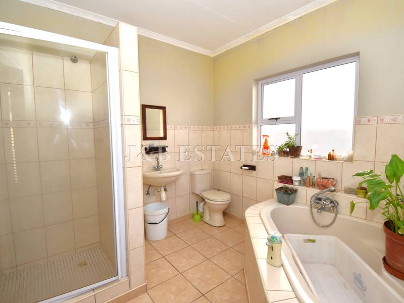 3-Bedroom House With Flatlet - Photo 6