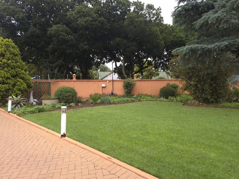 Large Family home in Beyers Park - Photo 6